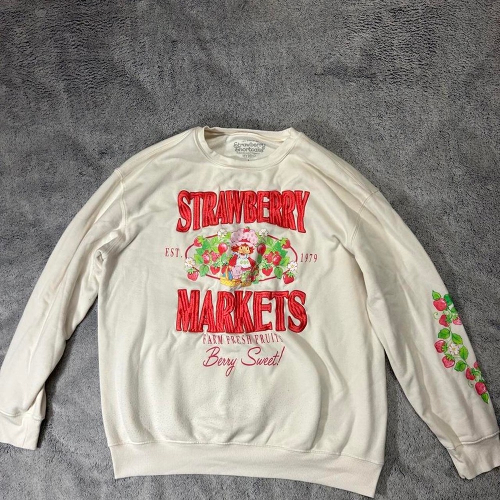 Strawberry Shortcake Markets Graphic Crewneck Size L